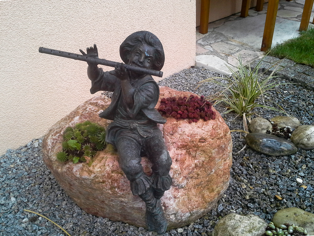 Stein und Wasserspiel
